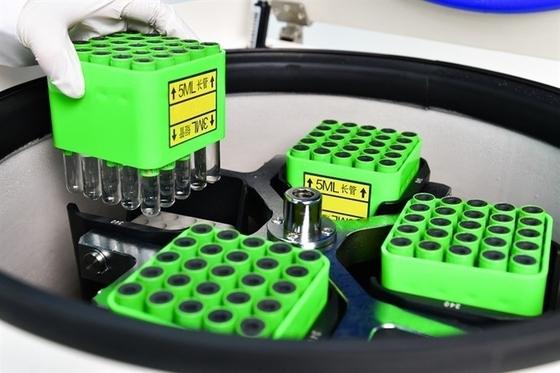 Labtech อุปกรณ์หลอมศูนย์กลางความจุขนาดใหญ่ความเร็วสูงเย็น 21000 รอบ / นาที