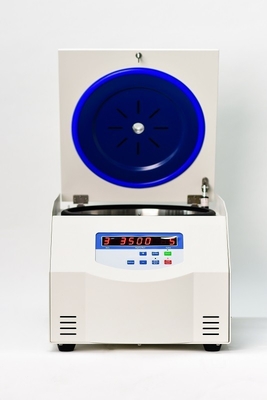 4x400ml โต๊ะอัตราการเคลื่อนไหวความเร็วต่ํา Centrifuge ด้วยมอเตอร์ความถี่