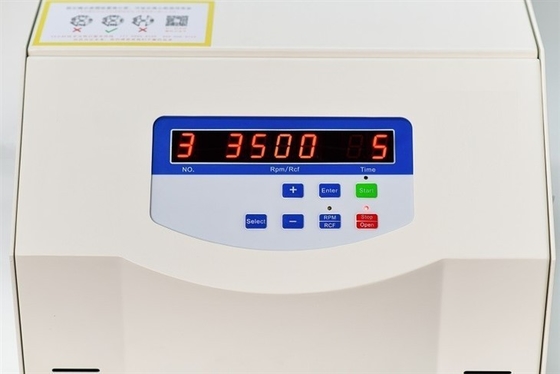 4x400ml โต๊ะอัตราการเคลื่อนไหวความเร็วต่ํา Centrifuge ด้วยมอเตอร์ความถี่